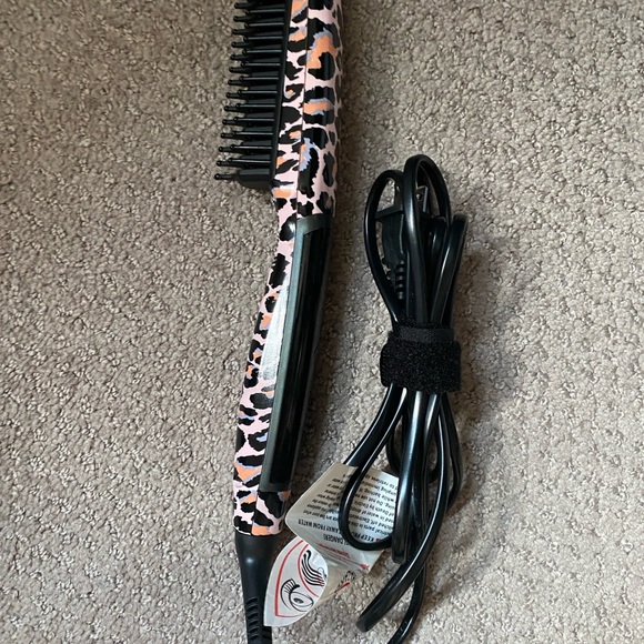 Calista Triangle Pro Heated Detailer Brush Smoothing Anti-Frizz Professional Hea - Picture 6 of 8